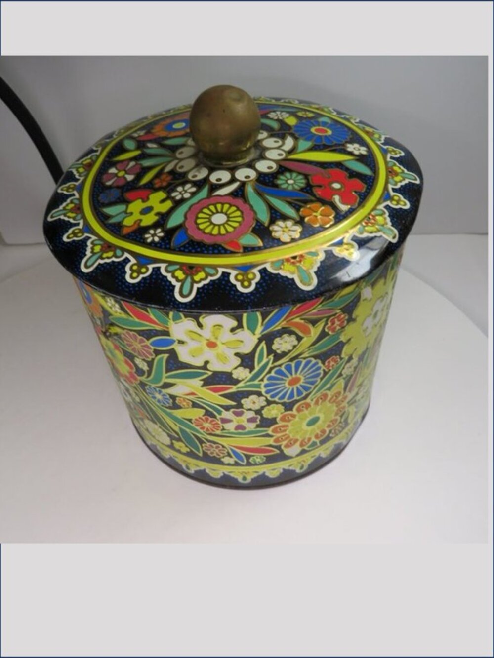 Embossed Daher Ltd Vintage Large Biscuit Tea Metal Tin Canister 70s England